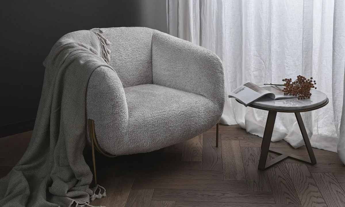 Gemuetliches Sofa in einem Wohnraum